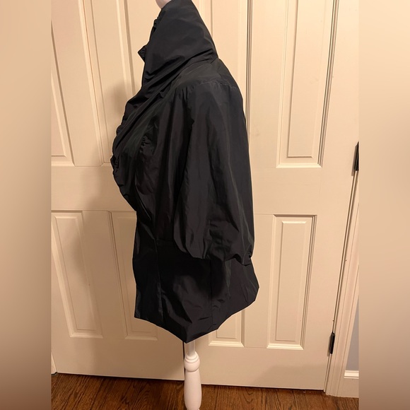 Black taffeta-like ruffle jacket - Picture 4 of 4